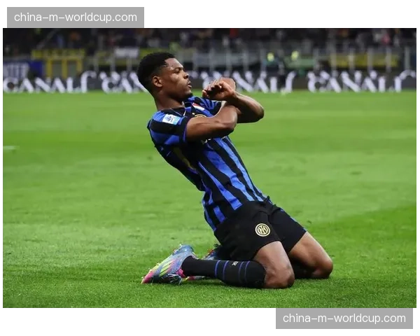 比赛复盘：巴萨如何利用肋部配合击穿那不勒斯防线