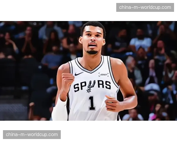 聚焦马刺队文班亚马：如何从封盖者瞬间转变为快攻的终结点